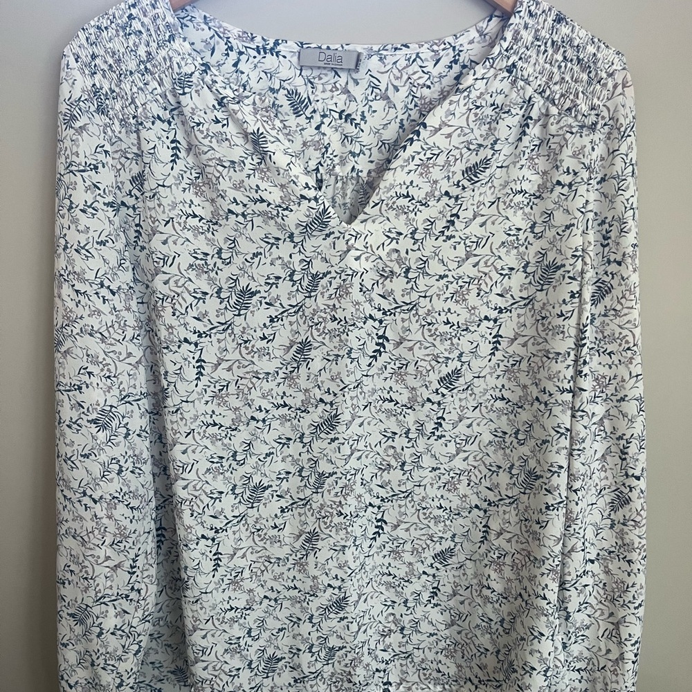 Dalia Women's Leafy Pattern Blouse - White and Navy